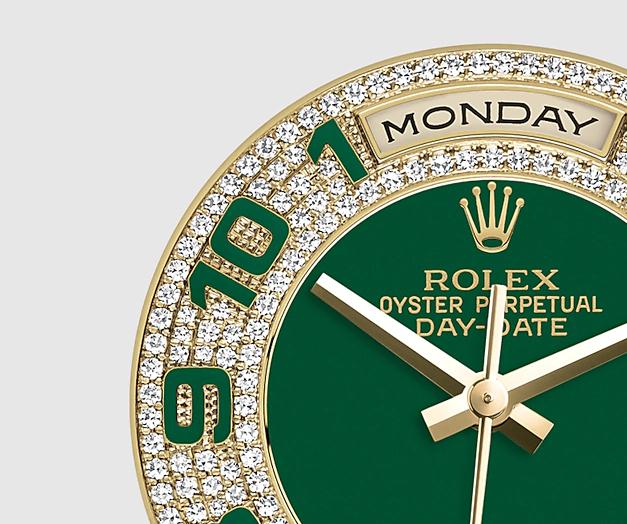 The attractive replica Rolex Day Date 118348 watches have green dials decorated with diamonds.