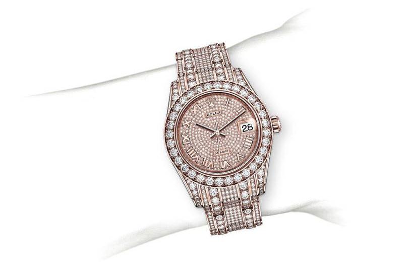 The everose gold replica watches are decorated with diamonds.