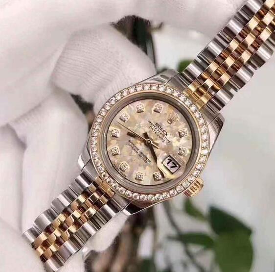 Swiss knock-off watches for sale are eye-caching with gold and diamonds.